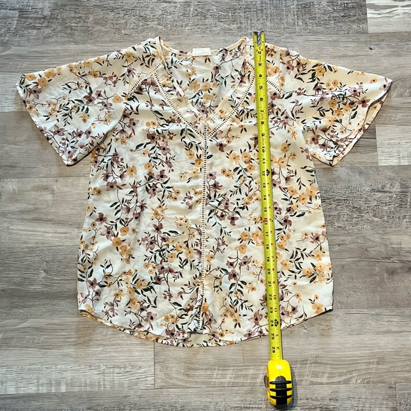 Flowy Floral Top - Picture 3 of 6